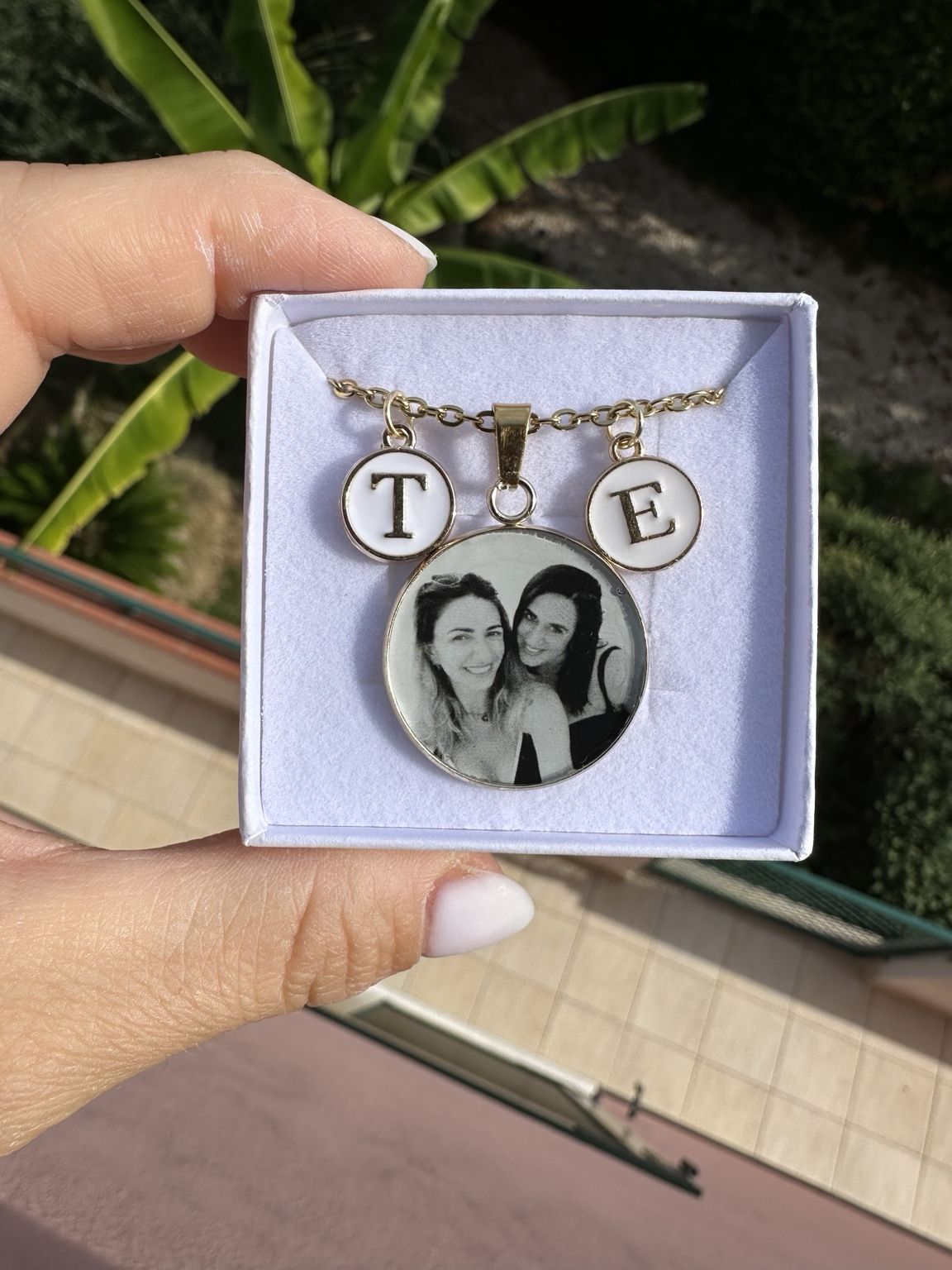 Essenza · Collana con fotografia e iniziali